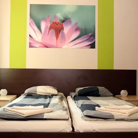 Irisz Apartmanhaz *
